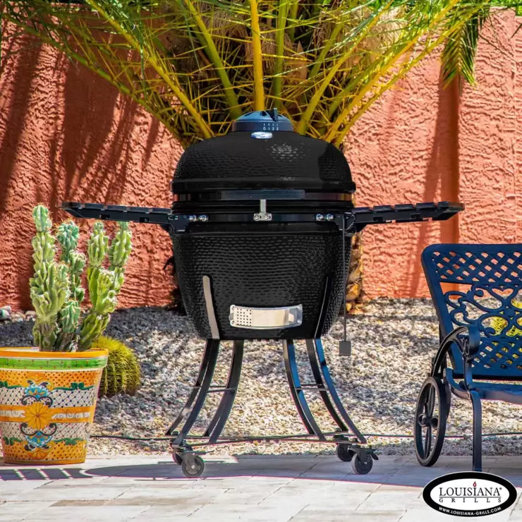 Louisiana Grills 24" (60 cm) Ceramic Kamado Charcoal Barbecue in Black + Cover