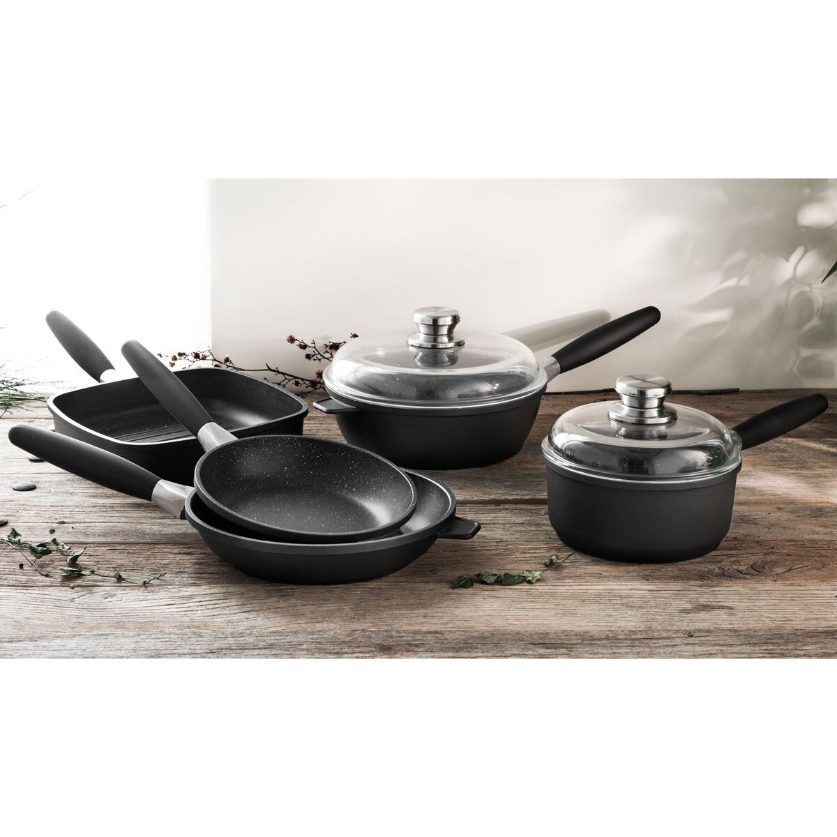 BergHOFF Champion Eurocast 7 Piece Cookware Set - Signature Retail Stores